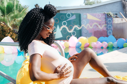 Bright fun maternity photos