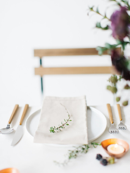 Simple and organic place setting