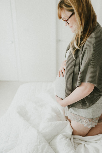 natural, homey maternity photos