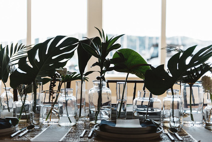 Monstera leaf decor