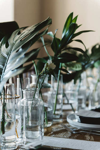 Monstera leaf decor