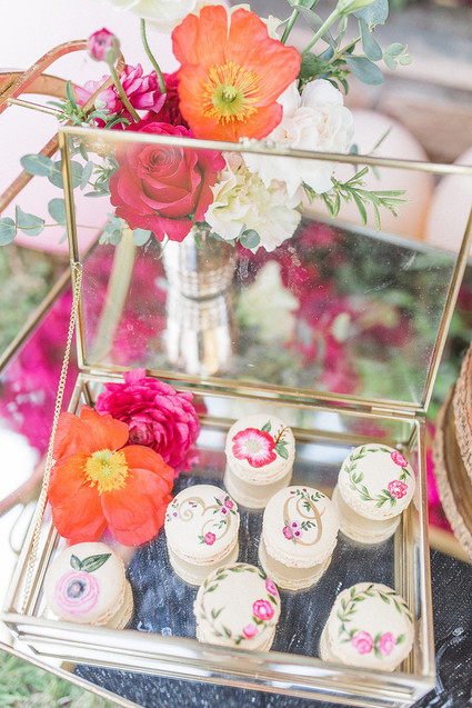 Floral macarons