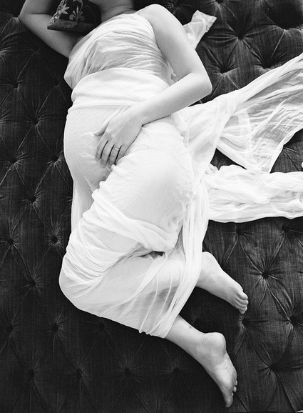 Romantic maternity photos in Italy