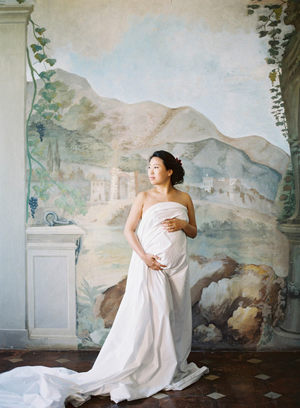 Romantic maternity photos in Italy