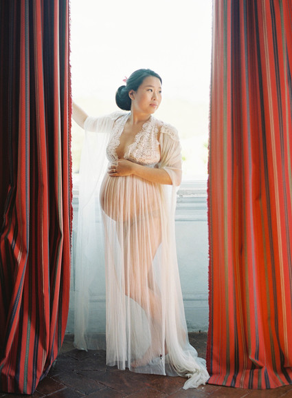 Romantic maternity photos in Italy