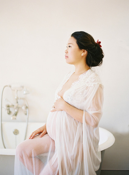 Romantic maternity photos in Italy