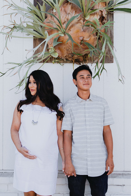 Coffee shop maternity photos