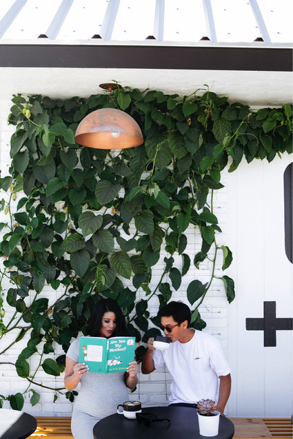 Coffee shop maternity photos