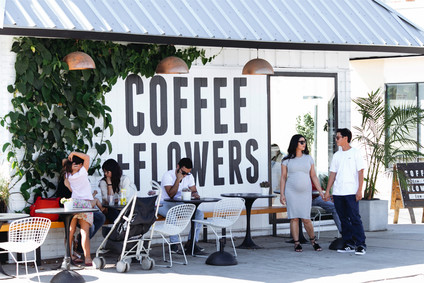 Coffee shop maternity photos