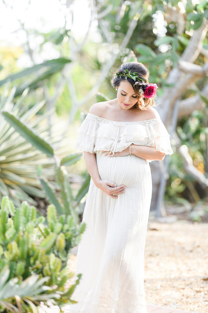 Modern mexican-inspired maternity photos