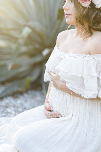 Modern mexican-inspired maternity photos