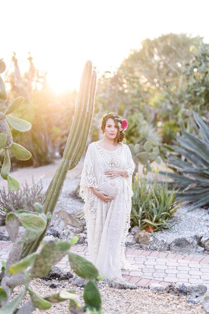 Modern mexican-inspired maternity photos