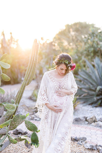 Modern mexican-inspired maternity photos
