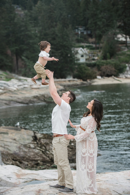 Seaside family maternity photos