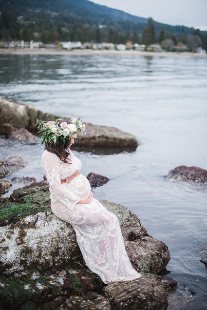 Seaside family maternity photos