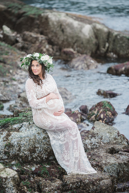 Seaside family maternity photos