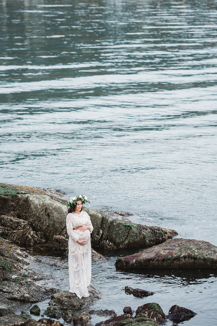 Seaside family maternity photos