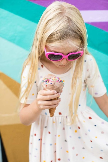 Art wall birthday photo session