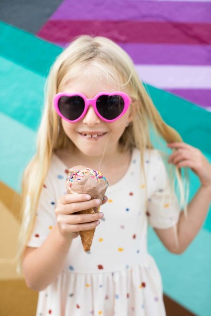 Art wall birthday photo session