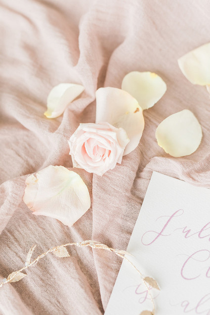 feminine styled maternity photos