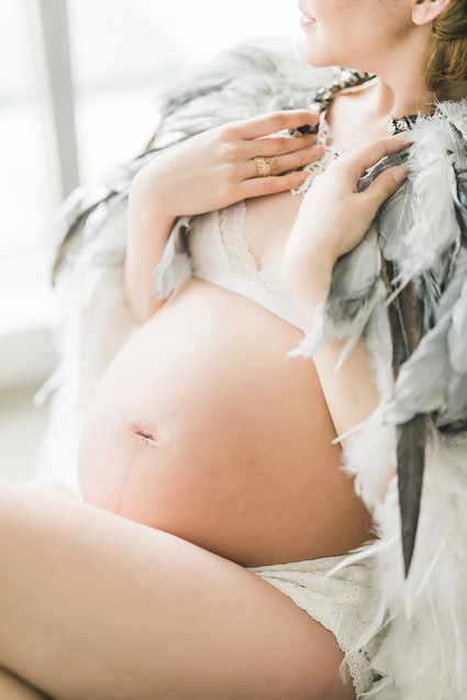 elegant boudoir maternity photos