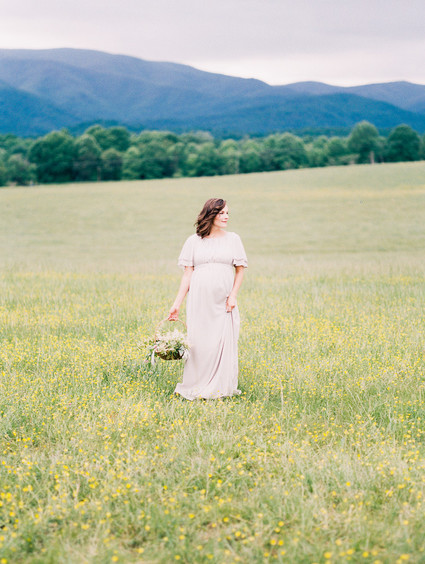 Meadow maternity photos