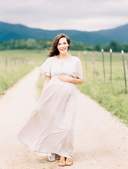 Meadow maternity photos