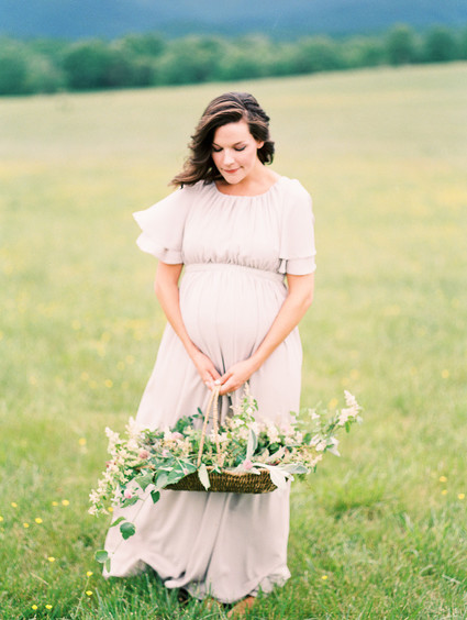 Meadow maternity photos Inspiration