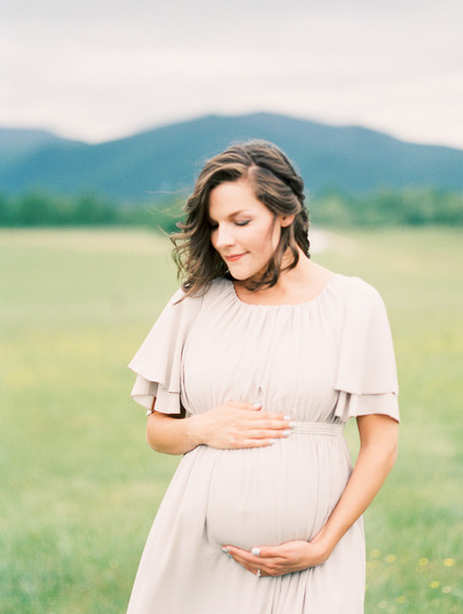Meadow maternity photos