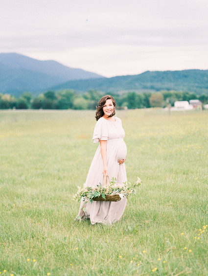 Meadow maternity photos