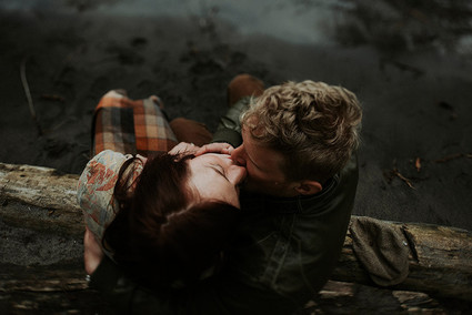 Wooded family photos in Portland