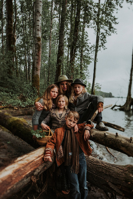Wooded family photos in Portland
