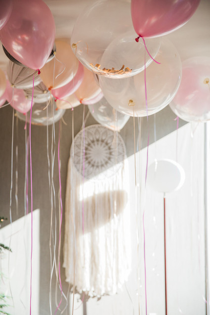 pink and white balloons