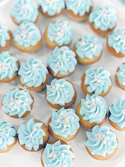 mini blue cupcakes