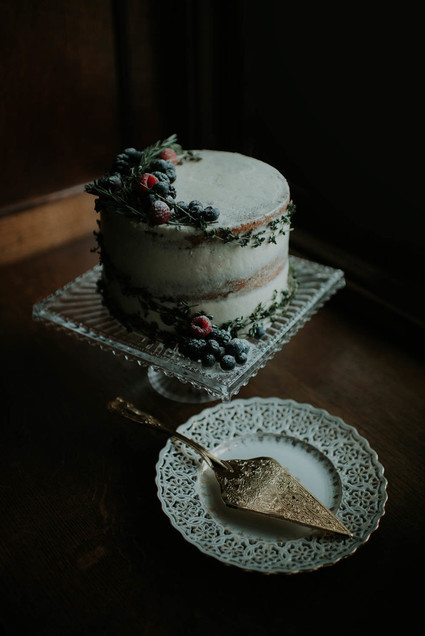 dark semi-naked cake ideas