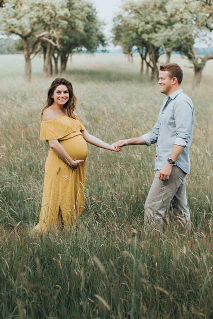 Late summer maternity photos in Germany
