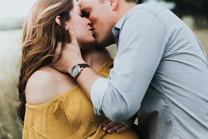 Late summer maternity photos in Germany