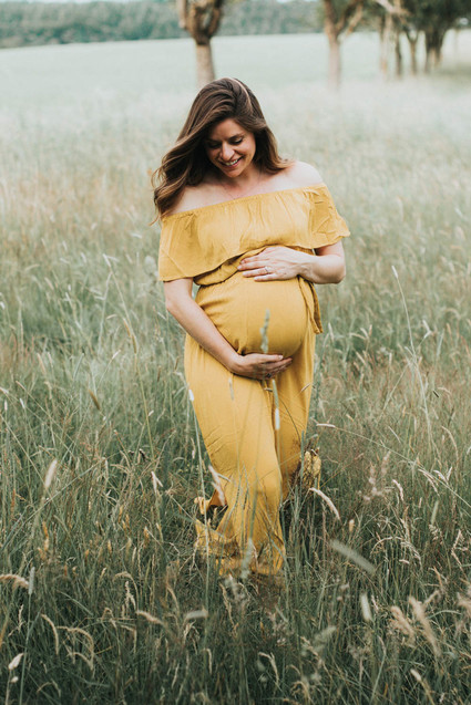 Late summer maternity photos in Germany