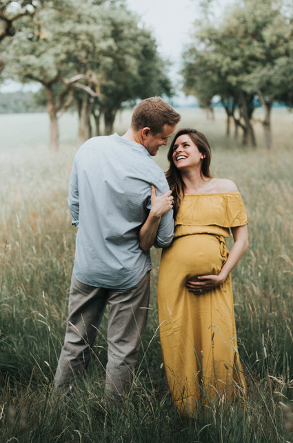 Late summer maternity photos in Germany