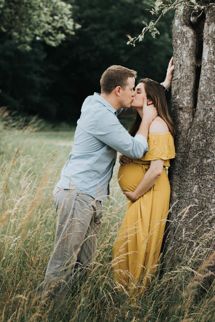 Late summer maternity photos in Germany Inspiration