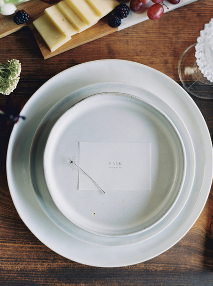 Minimal fall place setting