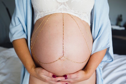 Intimate maternity photos