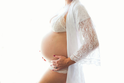 Intimate maternity photos