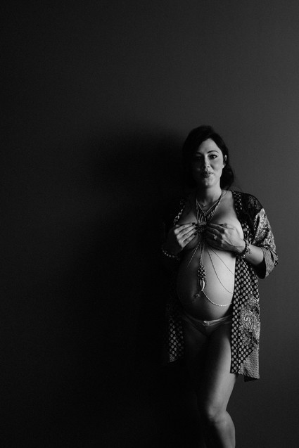 Intimate maternity photos