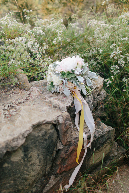 simple, earthy wedding bouquet