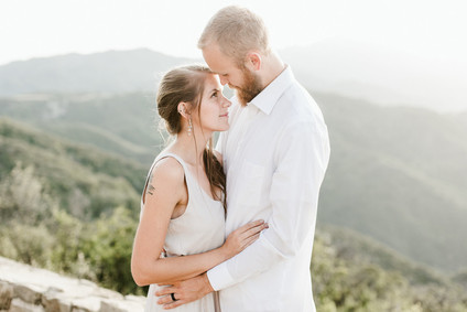 minimal earthy elopement at Knapp's Castle