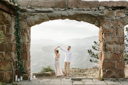 minimal earthy elopement at Knapp's Castle