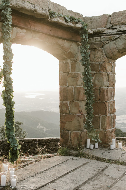 minimal earthy elopement at Knapp's Castle