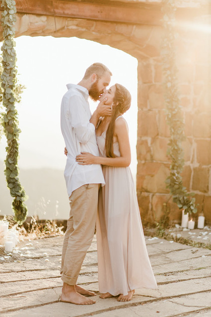 minimal earthy elopement at Knapp's Castle