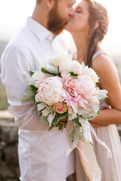 minimal earthy elopement at Knapp's Castle